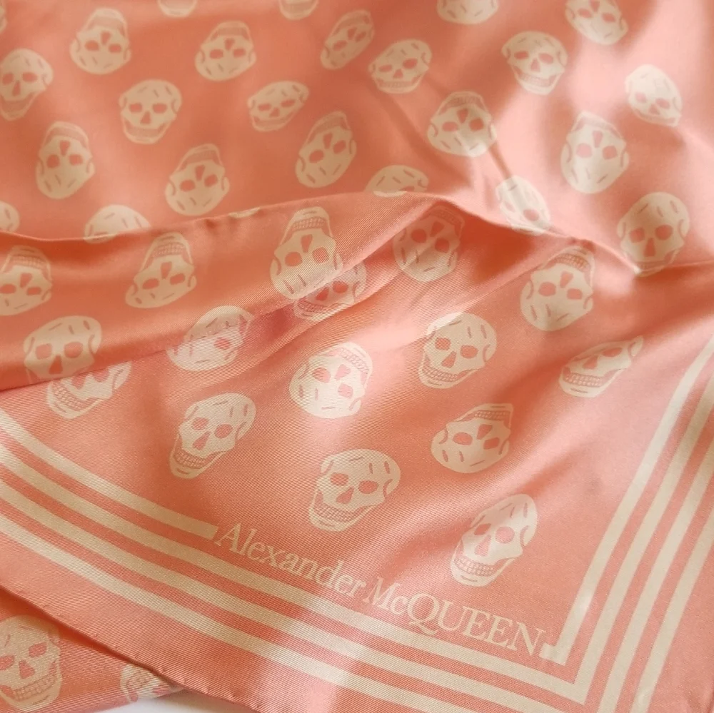 Alexander McQueen Skull Silk Scarf Rose Pink - Picture 4 of 7